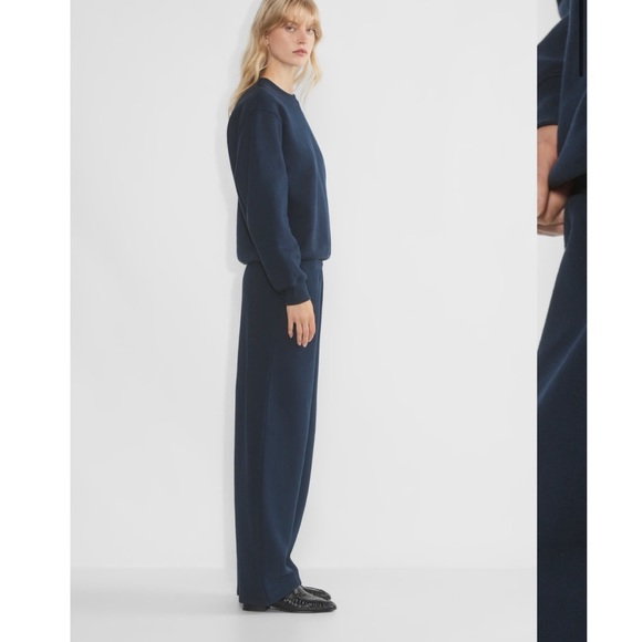 Aritzia Sweatfleece Cozy Fleece Boyfriend Sweatpant - Picture 3 of 10